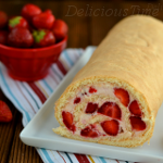 Rolada z truskawkami